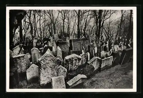 AK Prag, Grabmal-Gruppe auf dem alten jüdischen Friedhof
