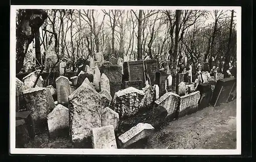 AK Prag, Grabmal-Gruppe am alten jüdischen Friedhof