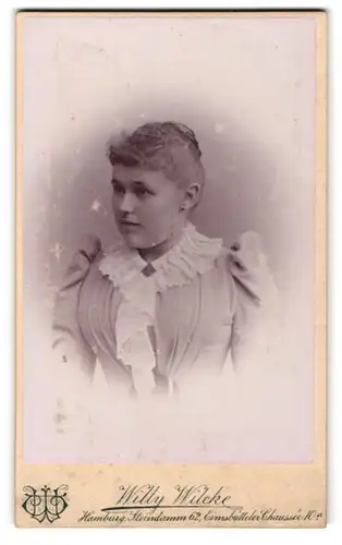 Fotografie Willy Wilcke, Hamburg-Elmsbüttel, Elmsbütteler Chaussee 10, junge Dame mit Hochsteckfrisur