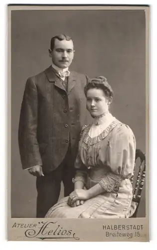 Fotografie Helios, Halberstadt, Breiteweg 15, junges Ehepaar in Festtagskleidung