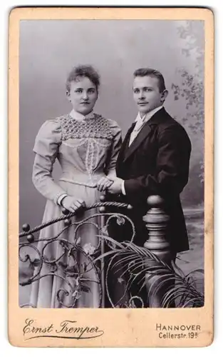 Fotografie Ernst Tremper, Hannover, Cellerstrasse 19, bürgerliches Ehepaar im feinen Zwirn