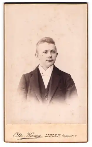 Fotografie Otto Kamm, Linden, Deisterstrasse 2, feiner junger Herr im Anzug