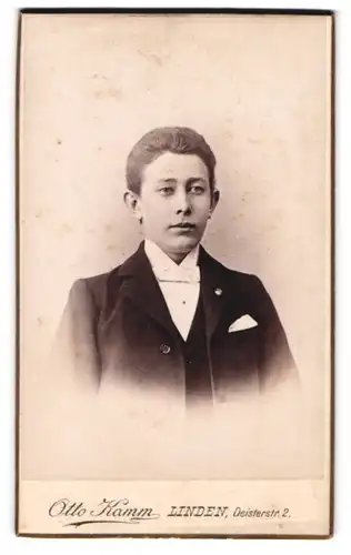 Fotografie Otto Kamm, Linden, Deisterstrasse 2, junger Mann mit eleganter Frisur