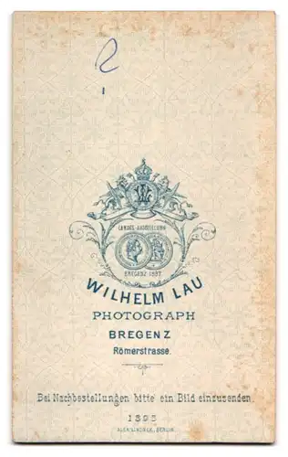 Fotografie Wilhelm Lau, Bregenz, Römerstrasse, Kleinkind im weissen Rüschenkleidchen