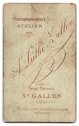 Fotografie A. Lüthi Zeller, St. Gallen, eleganter Herr im Anzug