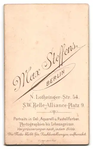 Fotografie Max Steffens, Berlin, Lothringer-Strasse 54, Porträt eines eleganten Mannes mit Schnurrbart