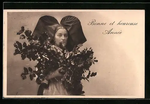 AK Elsässerin in Tracht mit grossem Blumenstrauss