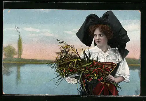 AK Hübsche Elsässerin in Tracht mit Blumenstrauss im Arm