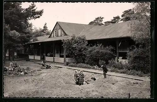 AK Zinnowitz, St. Ottoheim mit spielenden Kindern