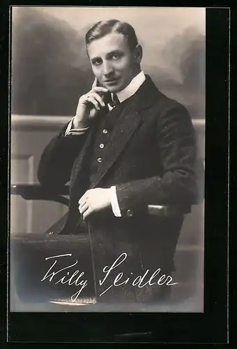 AK Schauspieler Willy Seidler mit aufgestütztem Kopf