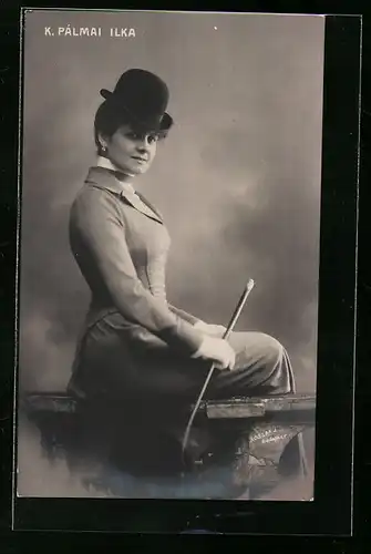 AK Schauspielerin K. Palmai Ilka mit Hut und Stock