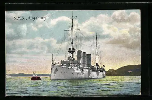 AK SMS Kriegsschiff Augsburg in Küstennähe vor Anker liegend