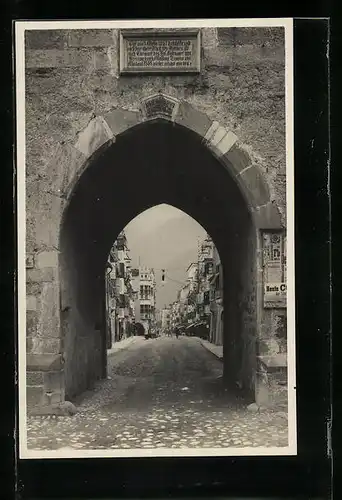 AK Vipiteno, Blick durch ein Tor in eine Strasse