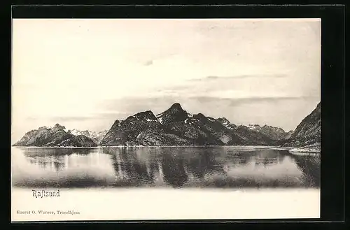 AK Raftsund, Panorama der Berge am Wasser