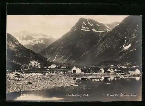 AK Ole /Norangsfjord, Ortsansicht vor Berggipfeln