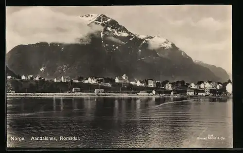 AK Aandalsnes /Romsdal, Ortspanorama vom Wasser gesehen