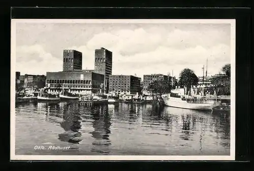 AK Oslo, Rathaus vom Wasser gesehen