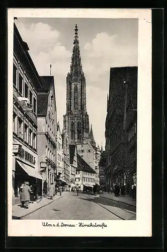 AK Ulm a. D., Passanten in der Hirschstrasse mit Blick zum Münster