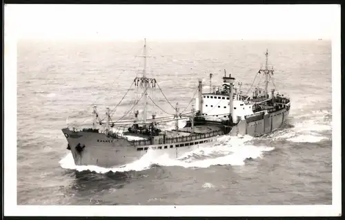 Fotografie Frachtschiff Raknes bei rauher See