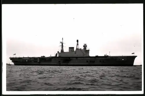 Fotografie Kriegsschiff Flugzeugträger HMS Victorious der British Royal Navy