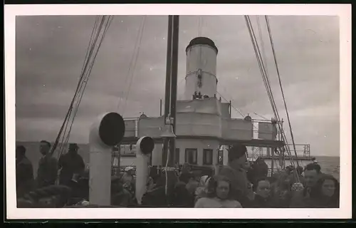 Fotografie Passagierschiff Dampfer Britannia, Passagiere an Deck