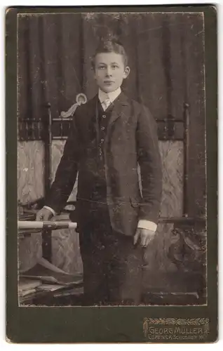 Fotografie Georg Müller, Cöpenick, Schlossstrasse 16, junger Mann mit Vatermörder