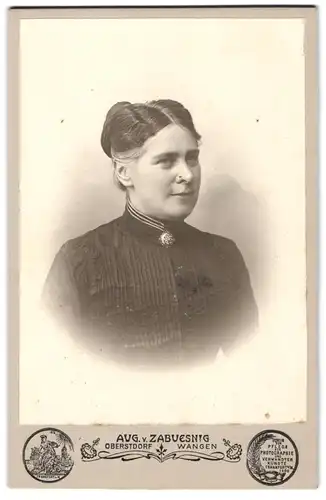 Fotografie Aug. v. Zabuesnig, Oberstdorf, ältere Dame mit streng gescheiteltem Haar