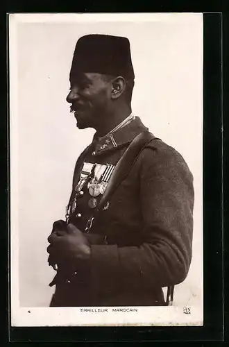 AK Tirailleur Marocain, Marokkanischer Soldat mit Orden