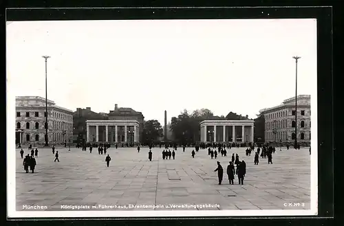 AK München, Königsplatz mit Führerhaus, Ehrentempeln und Verwaltungsgebäude