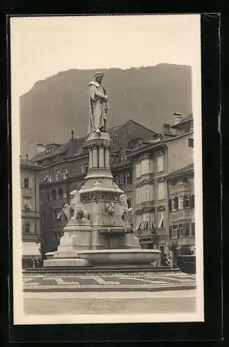 AK Bozen, Walterplatz mit Denkmal