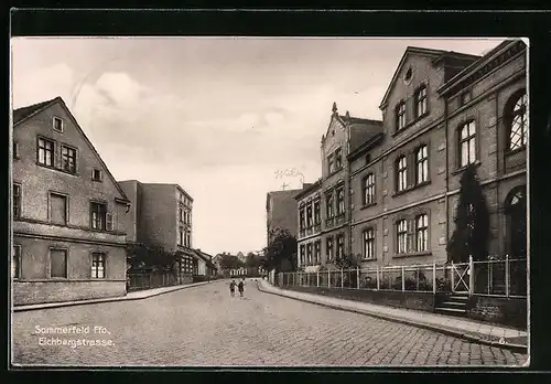 AK Sommerfeld /Ffo., Passanten in der Eichbergstrasse