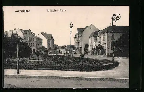 AK Meyenburg, Wilhelms-Platz mit Blick auf Häuser