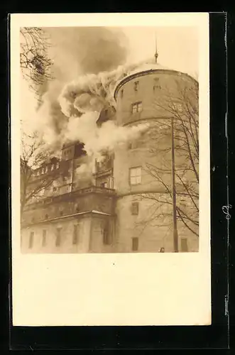 Foto-AK Stuttgart, Schlossbrand