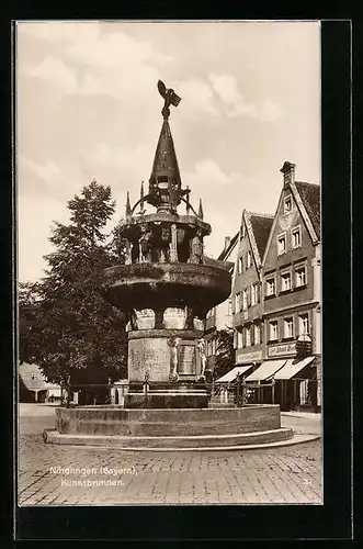 AK Nördlingen /Bayern, Ansicht des Kunstbrunnens