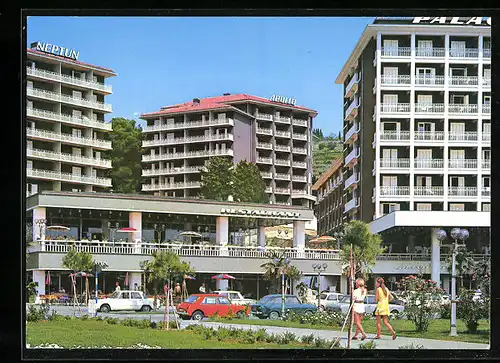 AK Portorose, Blick auf Terassen-Restaurant vor Hotelbauten
