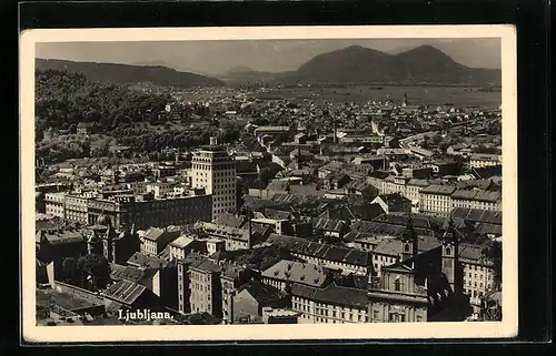 AK Ljubljana, Die Stadt von oben mit Gebirgszug