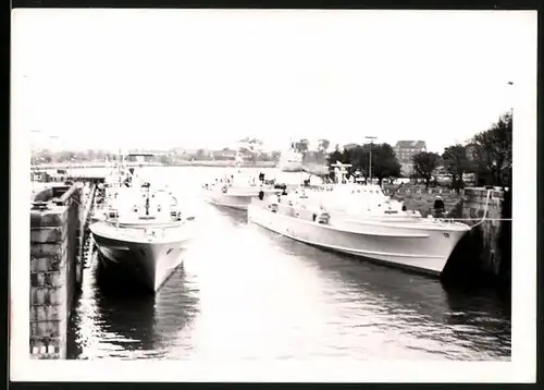 Fotografie Kriegsschiffe - Torpedoboote der Bundesmarine im Hafen