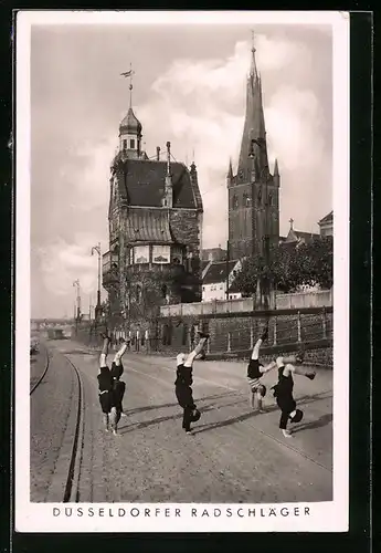 AK Düsseldorf, Radschläger auf einer Strasse