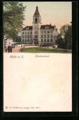 AK Halle a. S., Spaziergänger vor dem Hauptpostamt