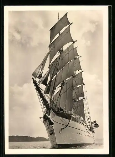 AK Segelschiff, Schulschiff Gorch Fock auf See, Kriegsmarine