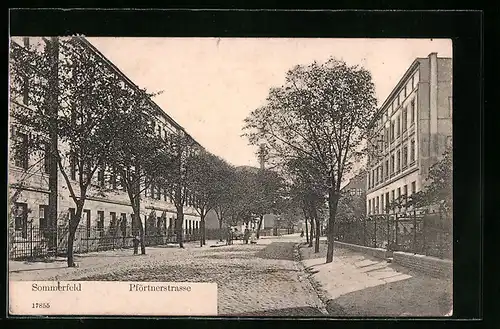 AK Sommerfeld, Pförtnerstrasse mit Passanten