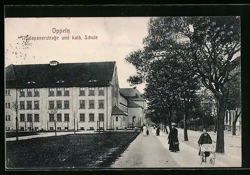 AK Oppeln, Malapanerstrasse und katholische Schule, mit Passantinnen