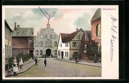 AK Wesselburen, Strassenpartie mit Hotel Stadt Hamburg und Kindergruppe