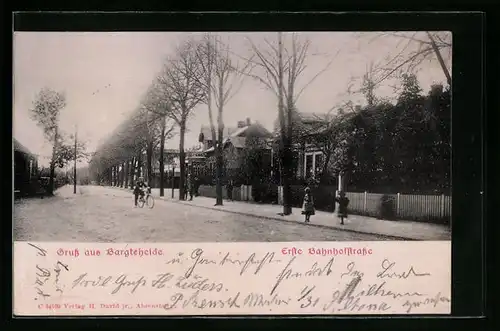 AK Bargteheide, Erste Bahnhofstrasse mit radelnden Postboten