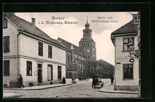 AK Malchin i. d. Meckl. Schweiz, Markt- und Mühlenstrasse-Ecke
