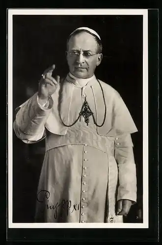 AK Papst Pius XI. hebt grüssend die Hand