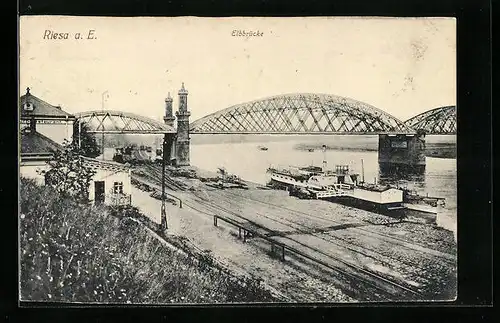 AK Riesa a. E., Eisenbahnschienen und Elbbrücke