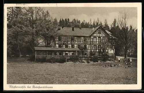 AK Reinhardsbrunn, Hühner füttern vor der Klostermühle