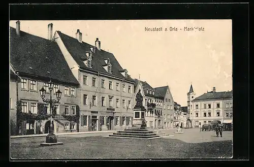 AK Neustadt a. Orla, Marktplatz mit Denkmal