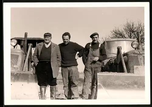 Fotografie Maschinisten mit Planierraupe / Bulldozer, Baumaschine